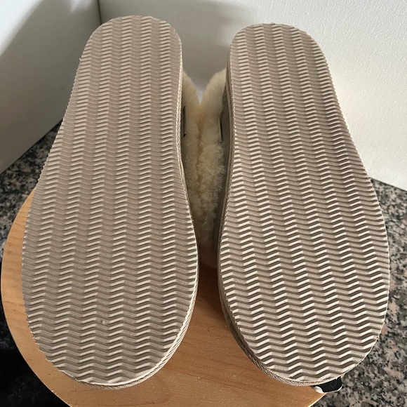 Men’s Sheepskin Leather Slippers 7 — NWT - Picture 7 of 13
